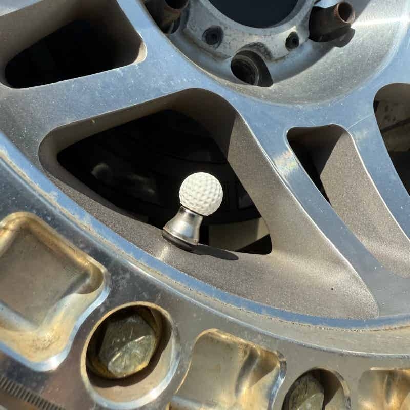 Motorcycle Valve Cover - أغطية صمامات إطارات السيارات على شكل